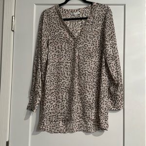 DR2 women’s size medium pink/gray blouse